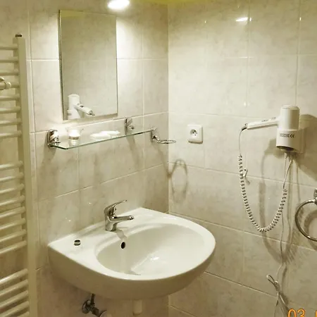 U Dvou Zlatych Klicu Hotel 3*