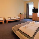 Hotel U Dvou Zlatych Klicu 3*