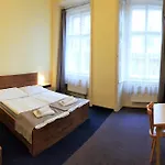 Hotel U Dvou Zlatych Klicu 3*