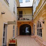 U Dvou Zlatych Klicu