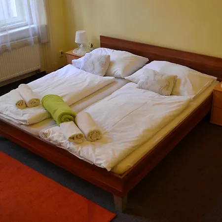 U Dvou Zlatych Klicu 3* Πράγα